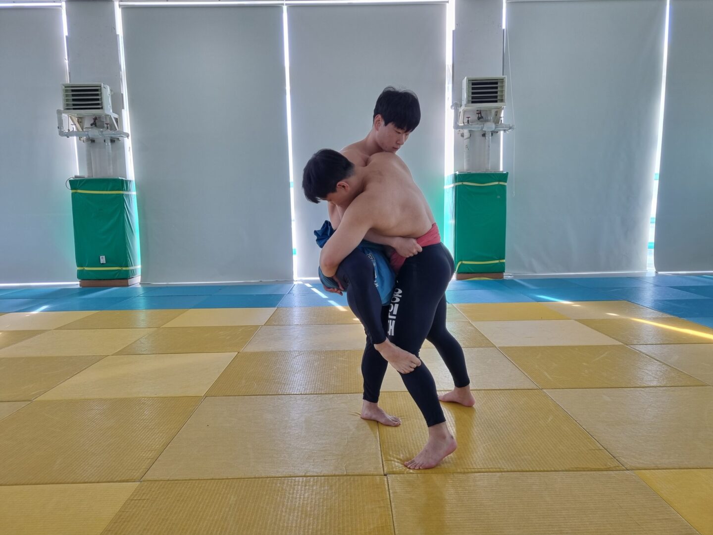 무릎대어돌리기
